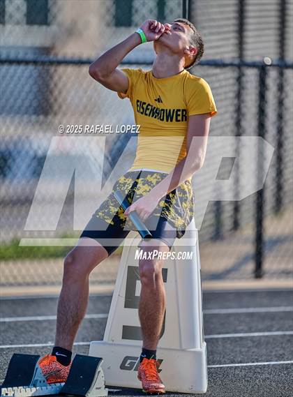 Thumbnail 3 in UIL 6A Track & Field Area 13&14 (4x400M) photogallery.