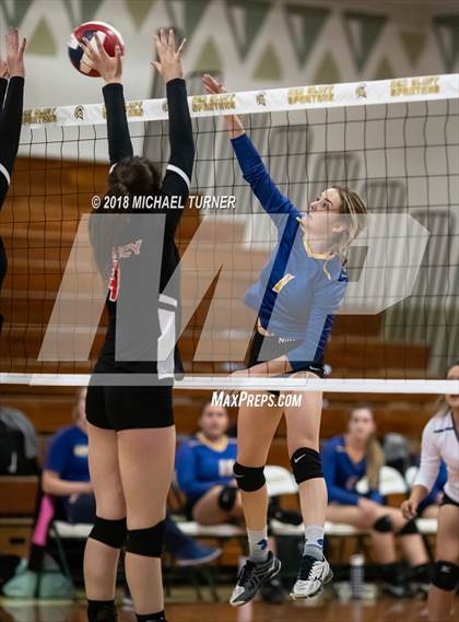 Thumbnail 2 in Hamilton vs. Quincy (NSCIF D5 Final) photogallery.