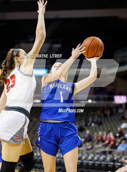 Thumbnail 1 in Highlands vs Dixie (9th Region quarterfinals) photogallery.