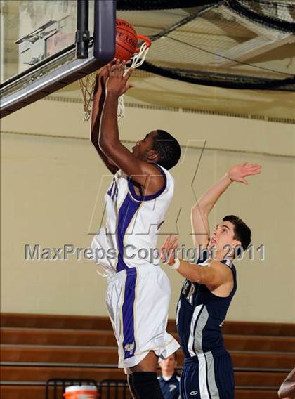 Thumbnail 1 in Wagner vs. Islip (2011 Holiday Tournament) photogallery.