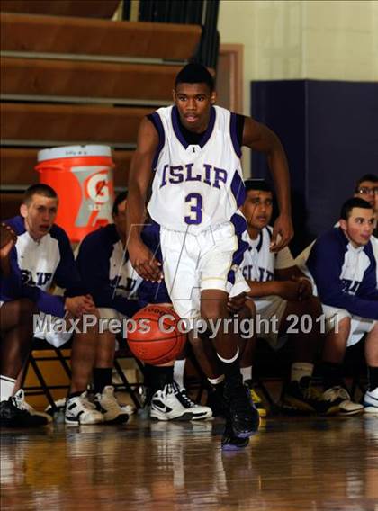 Thumbnail 2 in Wagner vs. Islip (2011 Holiday Tournament) photogallery.
