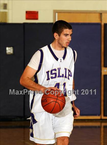 Thumbnail 3 in Wagner vs. Islip (2011 Holiday Tournament) photogallery.