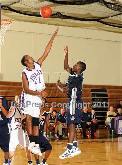 Thumbnail 1 in Wagner vs. Islip (2011 Holiday Tournament) photogallery.