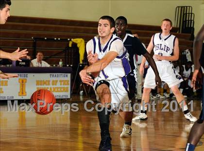 Thumbnail 1 in Wagner vs. Islip (2011 Holiday Tournament) photogallery.