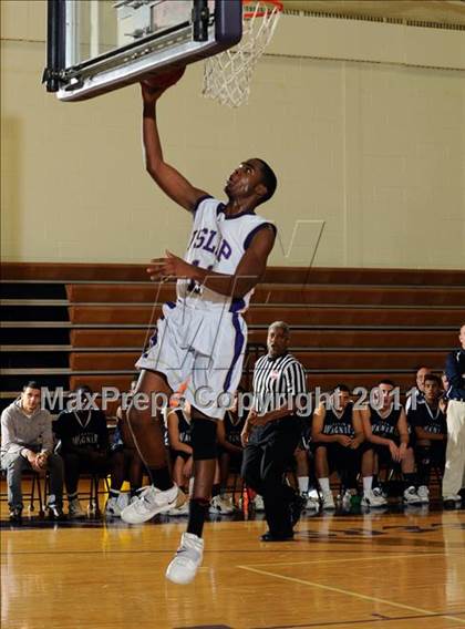 Thumbnail 1 in Wagner vs. Islip (2011 Holiday Tournament) photogallery.