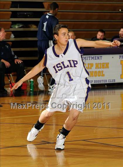 Thumbnail 3 in Wagner vs. Islip (2011 Holiday Tournament) photogallery.