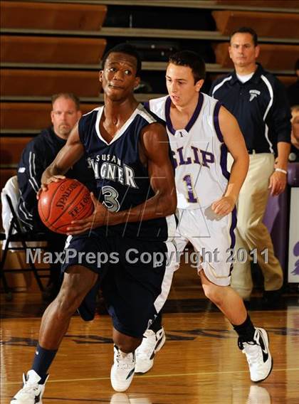 Thumbnail 1 in Wagner vs. Islip (2011 Holiday Tournament) photogallery.