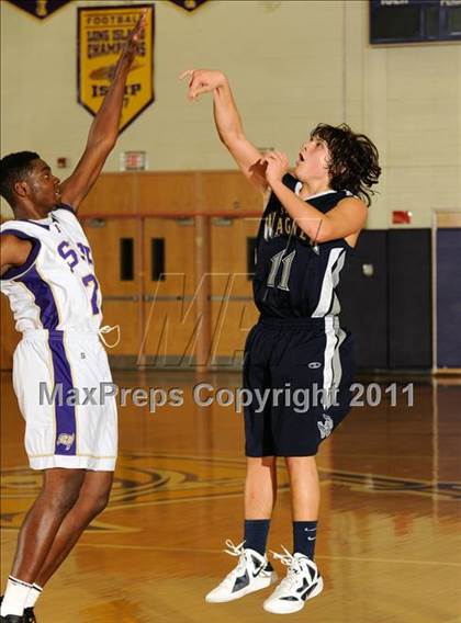 Thumbnail 1 in Wagner vs. Islip (2011 Holiday Tournament) photogallery.
