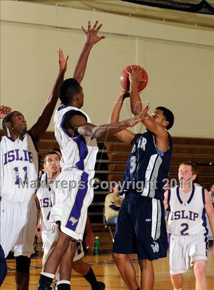 Thumbnail 2 in Wagner vs. Islip (2011 Holiday Tournament) photogallery.