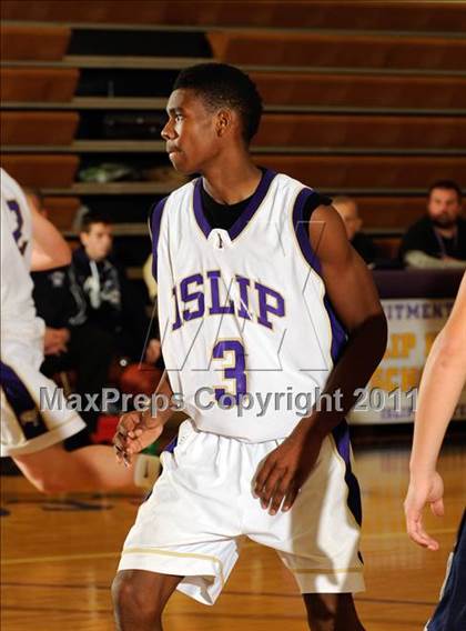 Thumbnail 2 in Wagner vs. Islip (2011 Holiday Tournament) photogallery.