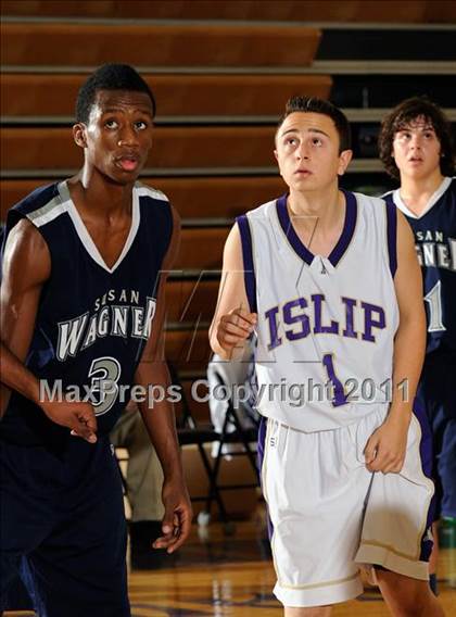 Thumbnail 1 in Wagner vs. Islip (2011 Holiday Tournament) photogallery.