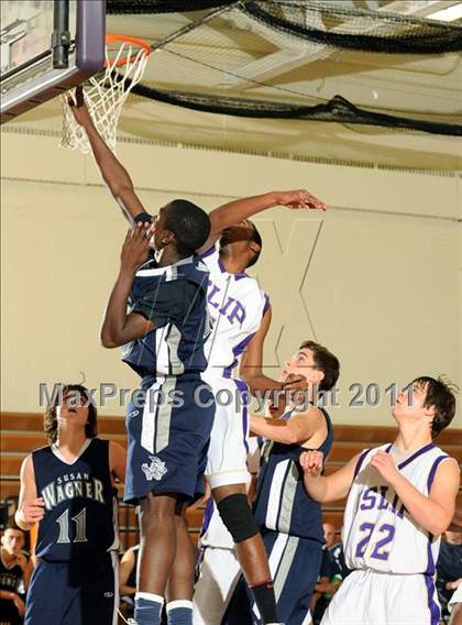 Thumbnail 1 in Wagner vs. Islip (2011 Holiday Tournament) photogallery.