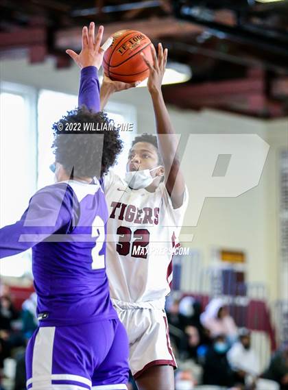 Thumbnail 2 in Warwick @ Kingston (Section 9 Class AA Quarterfinal) photogallery.