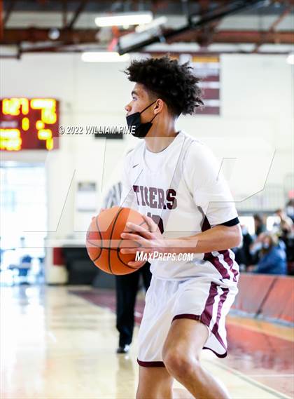 Thumbnail 3 in Warwick @ Kingston (Section 9 Class AA Quarterfinal) photogallery.