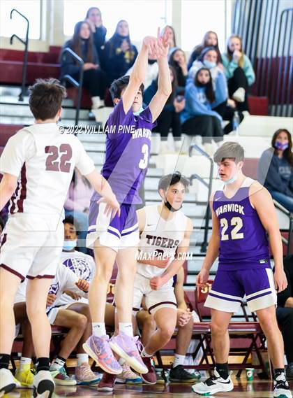 Thumbnail 1 in Warwick @ Kingston (Section 9 Class AA Quarterfinal) photogallery.