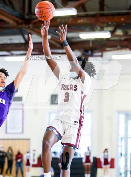 Thumbnail 2 in Warwick @ Kingston (Section 9 Class AA Quarterfinal) photogallery.