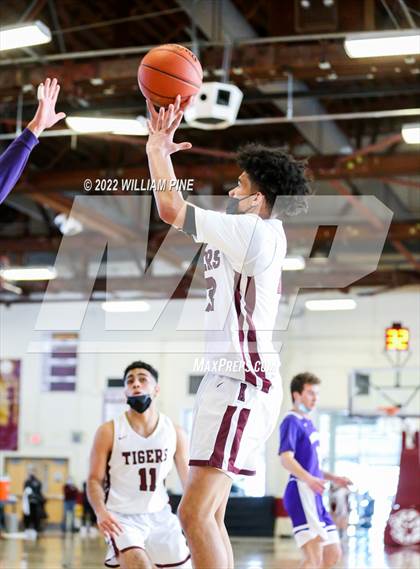 Thumbnail 2 in Warwick @ Kingston (Section 9 Class AA Quarterfinal) photogallery.