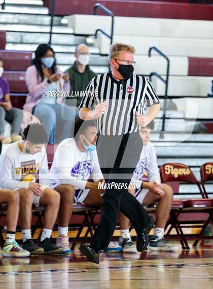Thumbnail 2 in Warwick @ Kingston (Section 9 Class AA Quarterfinal) photogallery.