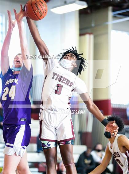 Thumbnail 2 in Warwick @ Kingston (Section 9 Class AA Quarterfinal) photogallery.