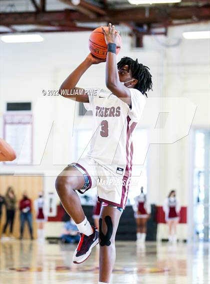 Thumbnail 1 in Warwick @ Kingston (Section 9 Class AA Quarterfinal) photogallery.