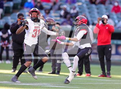 Thumbnail 1 in Rockwall-Heath vs. Cedar Hill (Class 6A D2 Quarterfinals) photogallery.