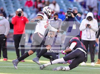 Thumbnail 2 in Rockwall-Heath vs. Cedar Hill (Class 6A D2 Quarterfinals) photogallery.