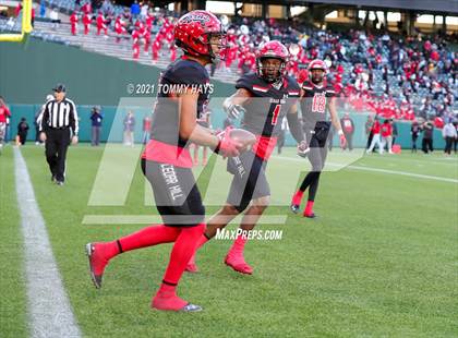 Thumbnail 3 in Rockwall-Heath vs. Cedar Hill (Class 6A D2 Quarterfinals) photogallery.