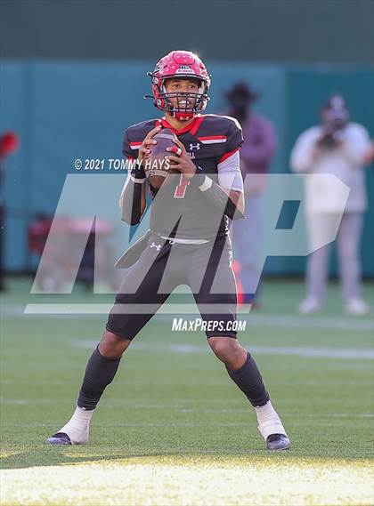 Thumbnail 3 in Rockwall-Heath vs. Cedar Hill (Class 6A D2 Quarterfinals) photogallery.