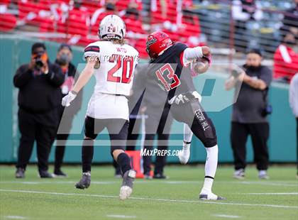 Thumbnail 3 in Rockwall-Heath vs. Cedar Hill (Class 6A D2 Quarterfinals) photogallery.