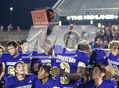 Thumbnail 1 in Mt. Enterprise vs. Shiner (UIL 2A DII Football Semifinal) photogallery.
