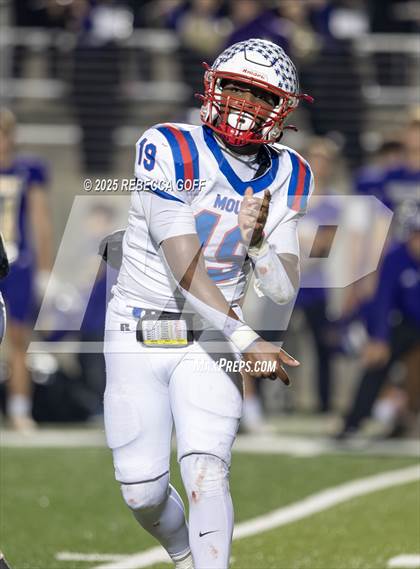 Thumbnail 2 in Mt. Enterprise vs. Shiner (UIL 2A DII Football Semifinal) photogallery.