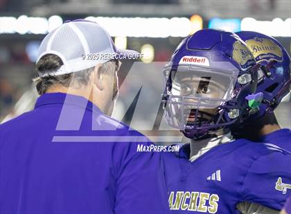 Thumbnail 2 in Mt. Enterprise vs. Shiner (UIL 2A DII Football Semifinal) photogallery.