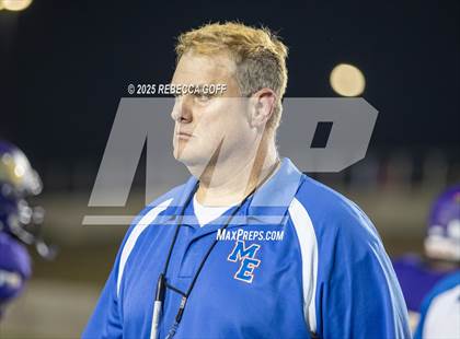 Thumbnail 2 in Mt. Enterprise vs. Shiner (UIL 2A DII Football Semifinal) photogallery.