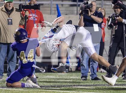 Thumbnail 2 in Mt. Enterprise vs. Shiner (UIL 2A DII Football Semifinal) photogallery.