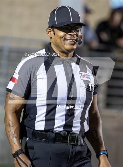 Thumbnail 2 in Mt. Enterprise vs. Shiner (UIL 2A DII Football Semifinal) photogallery.