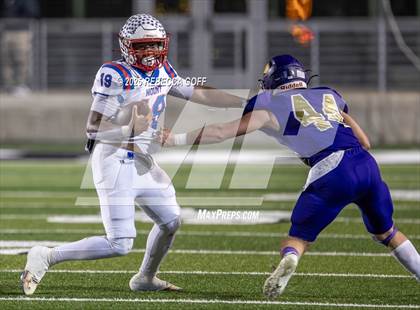 Thumbnail 3 in Mt. Enterprise vs. Shiner (UIL 2A DII Football Semifinal) photogallery.