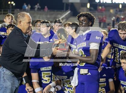 Thumbnail 3 in Mt. Enterprise vs. Shiner (UIL 2A DII Football Semifinal) photogallery.