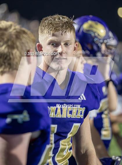 Thumbnail 2 in Mt. Enterprise vs. Shiner (UIL 2A DII Football Semifinal) photogallery.