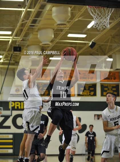 Thumbnail 1 in Tempe vs Verrado (Horizon Holiday Hoops) photogallery.