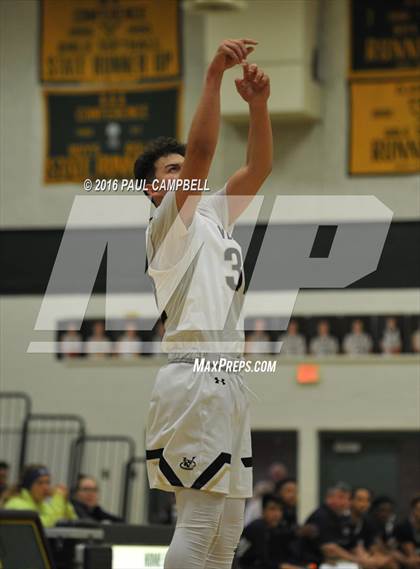 Thumbnail 2 in Tempe vs Verrado (Horizon Holiday Hoops) photogallery.