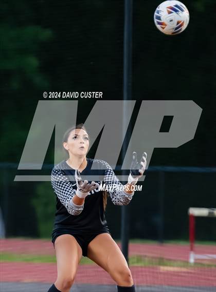 Thumbnail 2 in Yorktown @ Oakton (VHSL Class 6 Region D Quarter Final) photogallery.