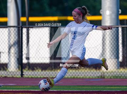 Thumbnail 2 in Yorktown @ Oakton (VHSL Class 6 Region D Quarter Final) photogallery.