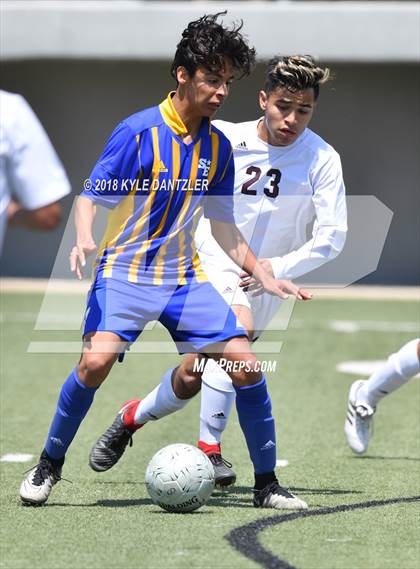 Thumbnail 2 in San Elizario vs Bridgeport (4A Region 1 Final) photogallery.