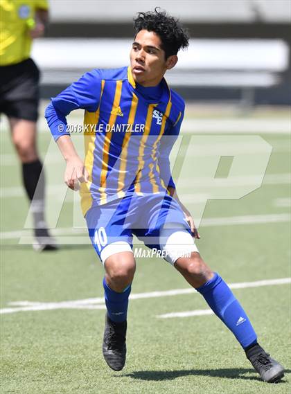 Thumbnail 3 in San Elizario vs Bridgeport (4A Region 1 Final) photogallery.