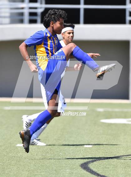 Thumbnail 1 in San Elizario vs Bridgeport (4A Region 1 Final) photogallery.