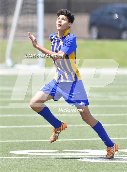 Thumbnail 2 in San Elizario vs Bridgeport (4A Region 1 Final) photogallery.