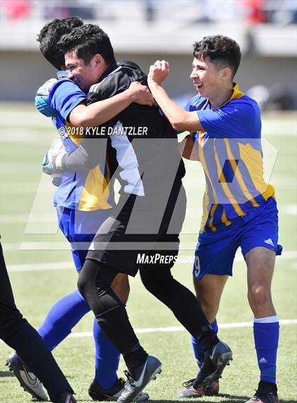 Thumbnail 2 in San Elizario vs Bridgeport (4A Region 1 Final) photogallery.