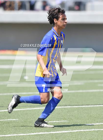 Thumbnail 2 in San Elizario vs Bridgeport (4A Region 1 Final) photogallery.