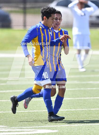Thumbnail 2 in San Elizario vs Bridgeport (4A Region 1 Final) photogallery.