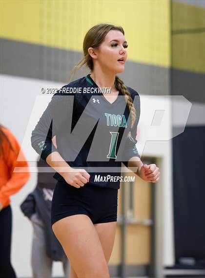 Thumbnail 2 in Tioga vs. Valley View (Denison Invitational Showcase) photogallery.